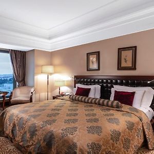 Corner King Room